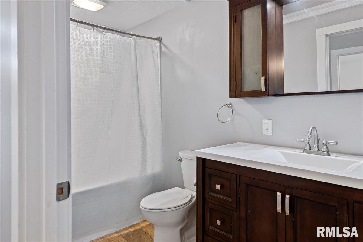 199 West Jackson Street Athens, IL 62613 - Photo 12 of 32 Gallery Image 12