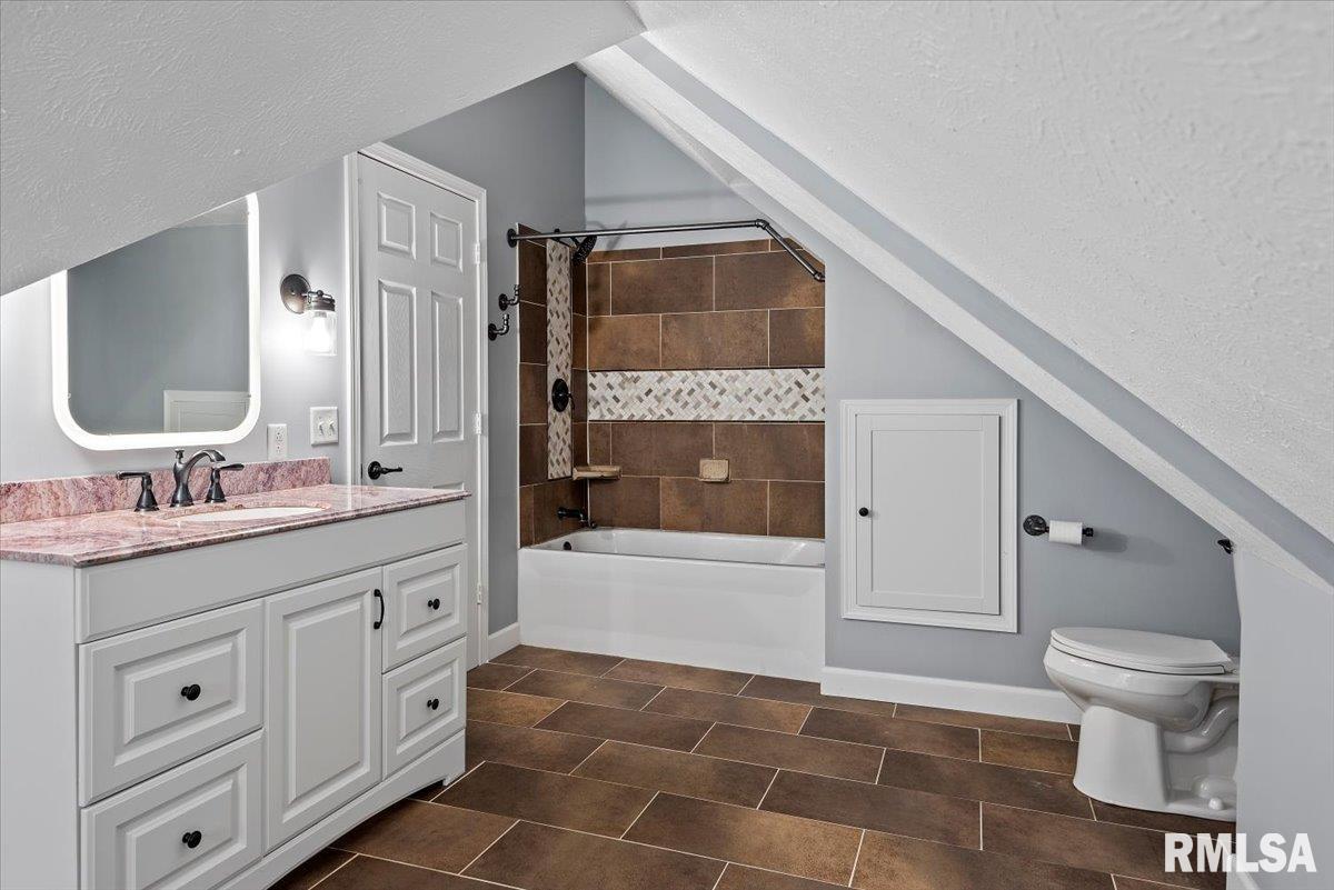 199 West Jackson Street Athens, IL 62613 - Photo 24 of 32 Gallery Image 24