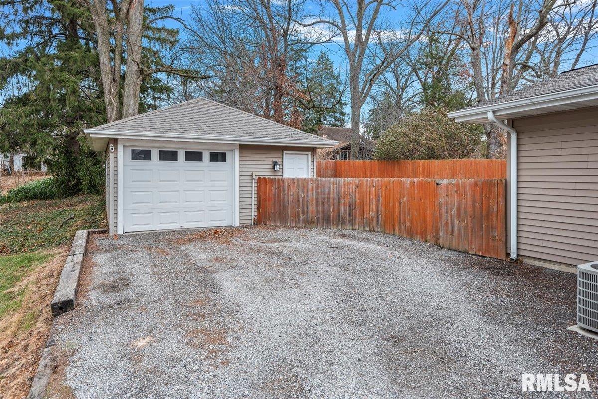 199 West Jackson Street Athens, IL 62613 - Photo 27 of 32 Gallery Image 27