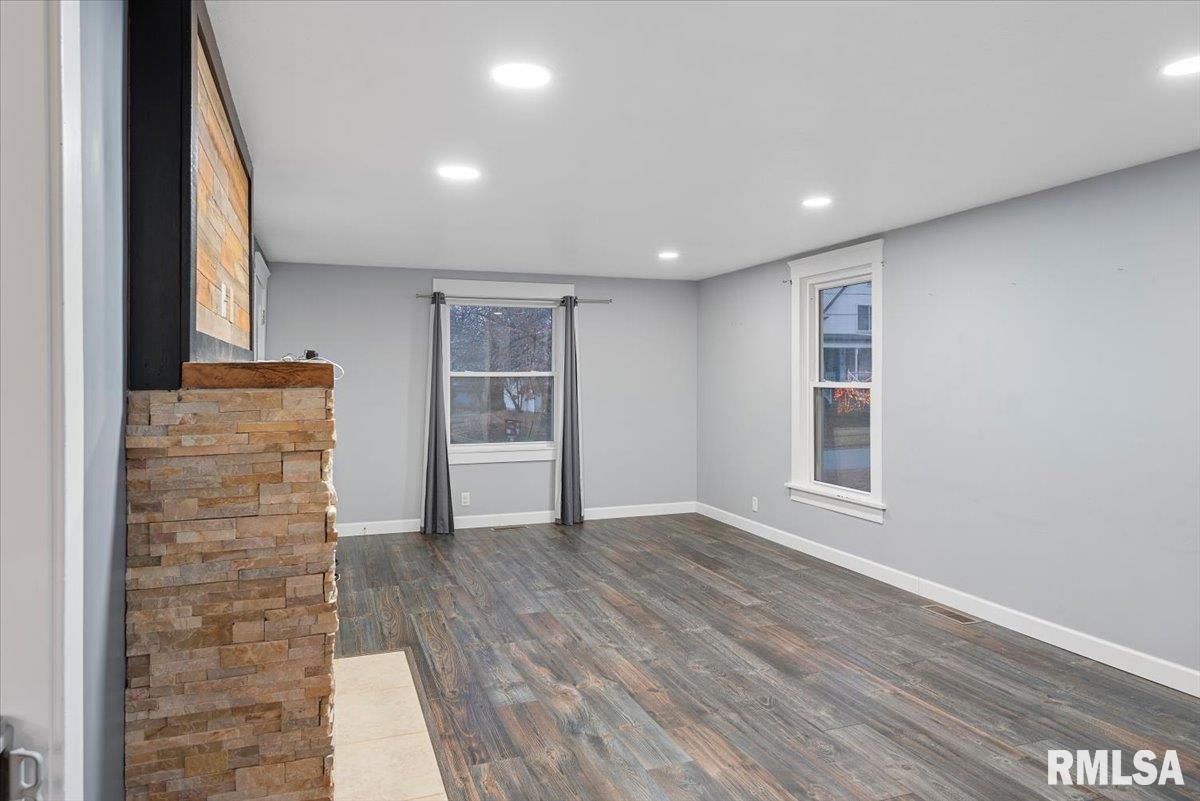 199 West Jackson Street Athens, IL 62613 - Photo 7 of 32 Gallery Image 7