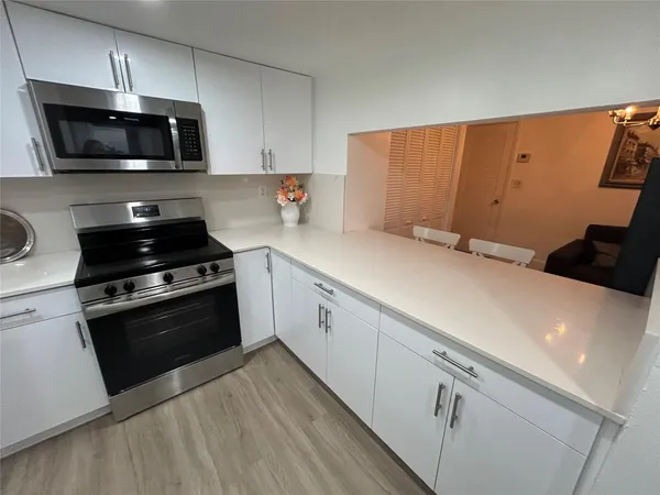 $2,700 | 7040 Coral Way, Unit 502, Miami, FL 33155