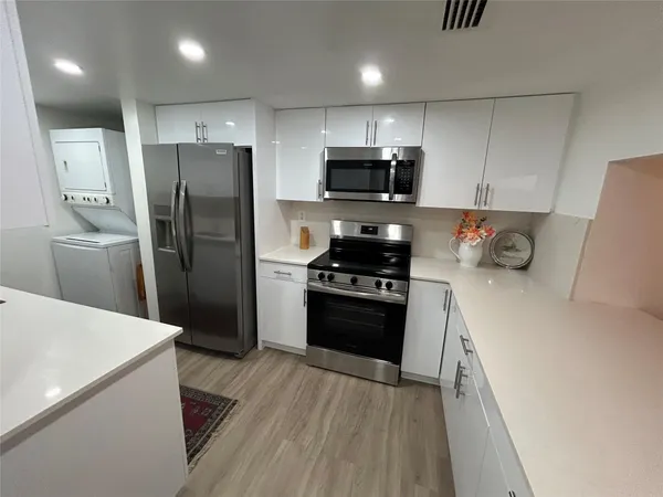 $2,700 | 7040 Coral Way, Unit 502, Miami, FL 33155