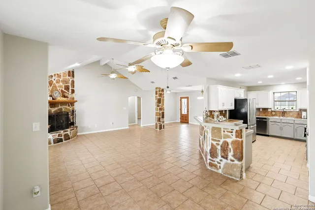 $689,900 | 3362 Abbott Road, St. Hedwig, TX 78152