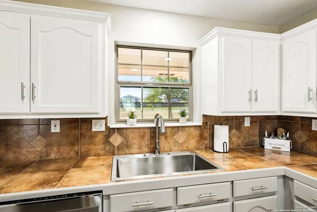 $689,900 | 3362 Abbott Road, St. Hedwig, TX 78152