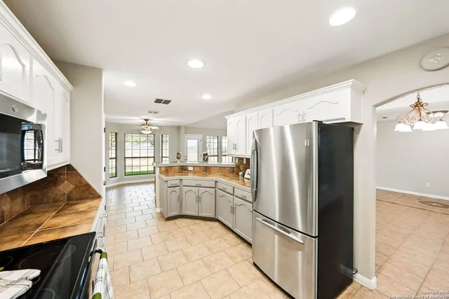 $689,900 | 3362 Abbott Road, St. Hedwig, TX 78152