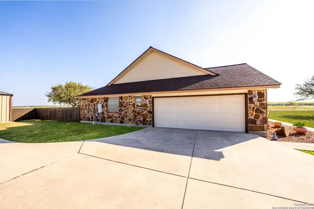 $689,900 | 3362 Abbott Road, St. Hedwig, TX 78152