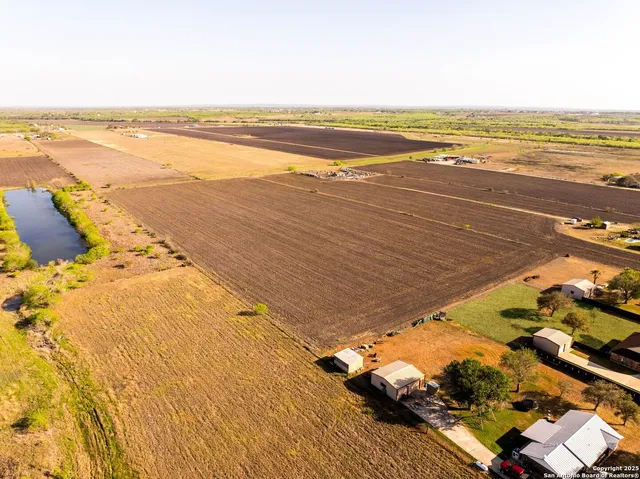 $689,900 | 3362 Abbott Road, St. Hedwig, TX 78152