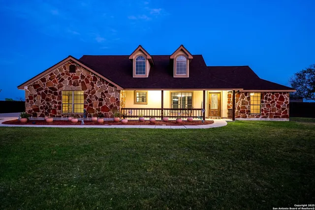 $689,900 | 3362 Abbott Road, St. Hedwig, TX 78152