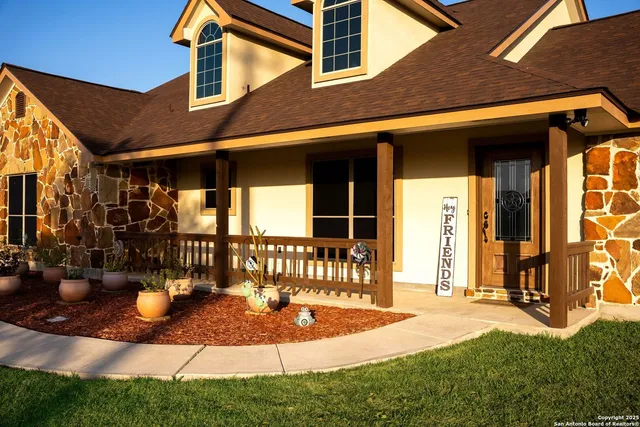 $689,900 | 3362 Abbott Road, St. Hedwig, TX 78152