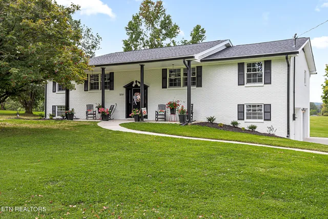 $585,000 | 9422 Johnson Road, Strawberry Plains, TN 37871