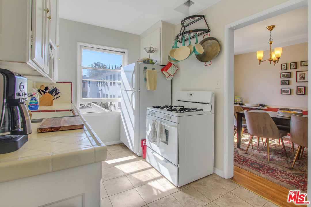 3288 Lowry Road Los Angeles, CA 90027 - Photo 5 of 8