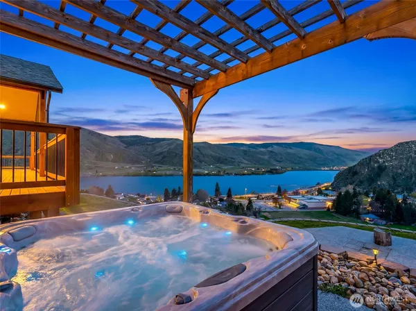 $699,000 | 1024 Columbia Point, Entiat, WA 98822