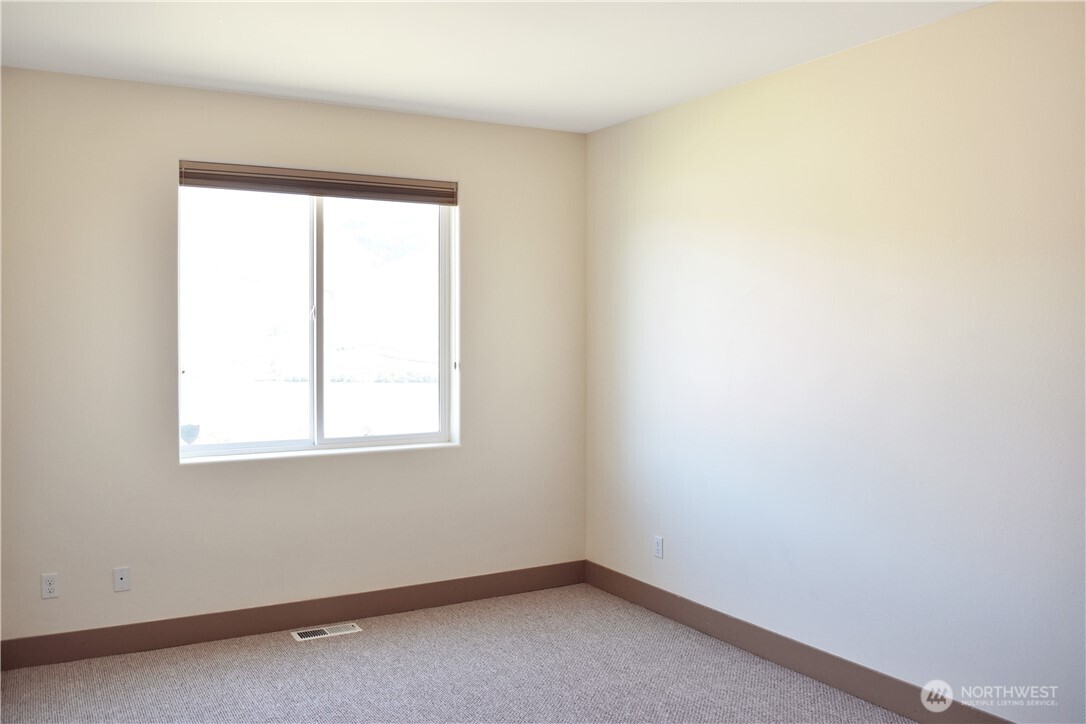1024 Columbia Point Entiat, WA 98822 - Photo 22 of 22 an empty room with a window