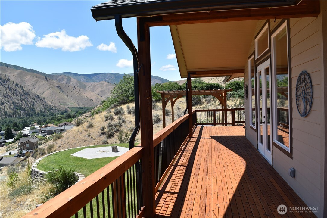 1024 Columbia Point Entiat, WA 98822 - Photo 10 of 22 a view of balcony with a swing