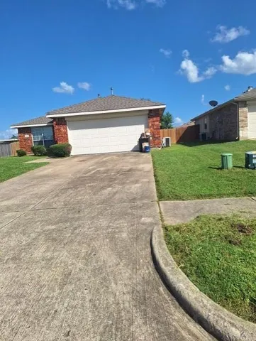 a view of a back yard of the house