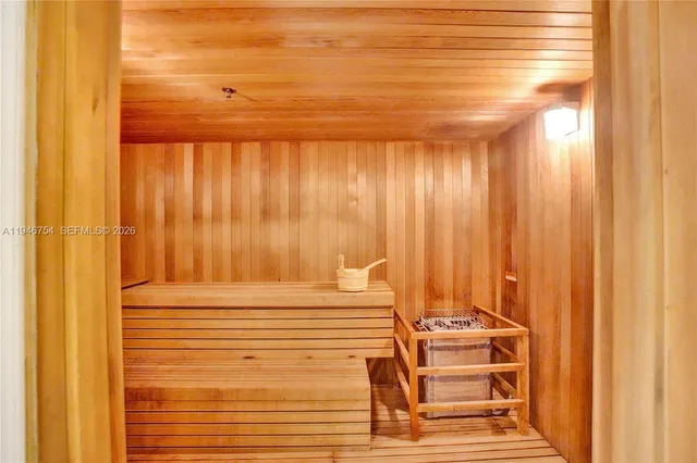 $3,500 | 20000 East Country Club Drive, Unit 1014, Aventura, FL 33180