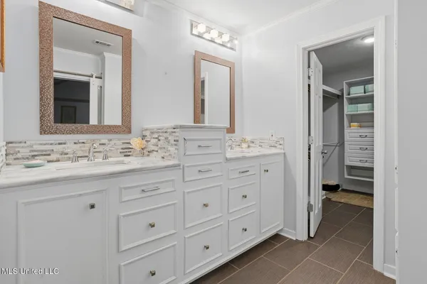 $379,900 | 420 Shadow Lake Cove, Raymond, MS 39154