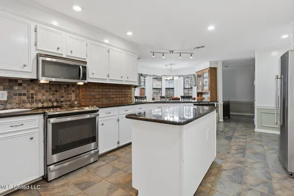 $379,900 | 420 Shadow Lake Cove, Raymond, MS 39154