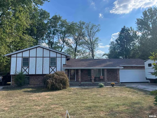 $180,000 | 1413 Spruce Street, Salem, IL 62881