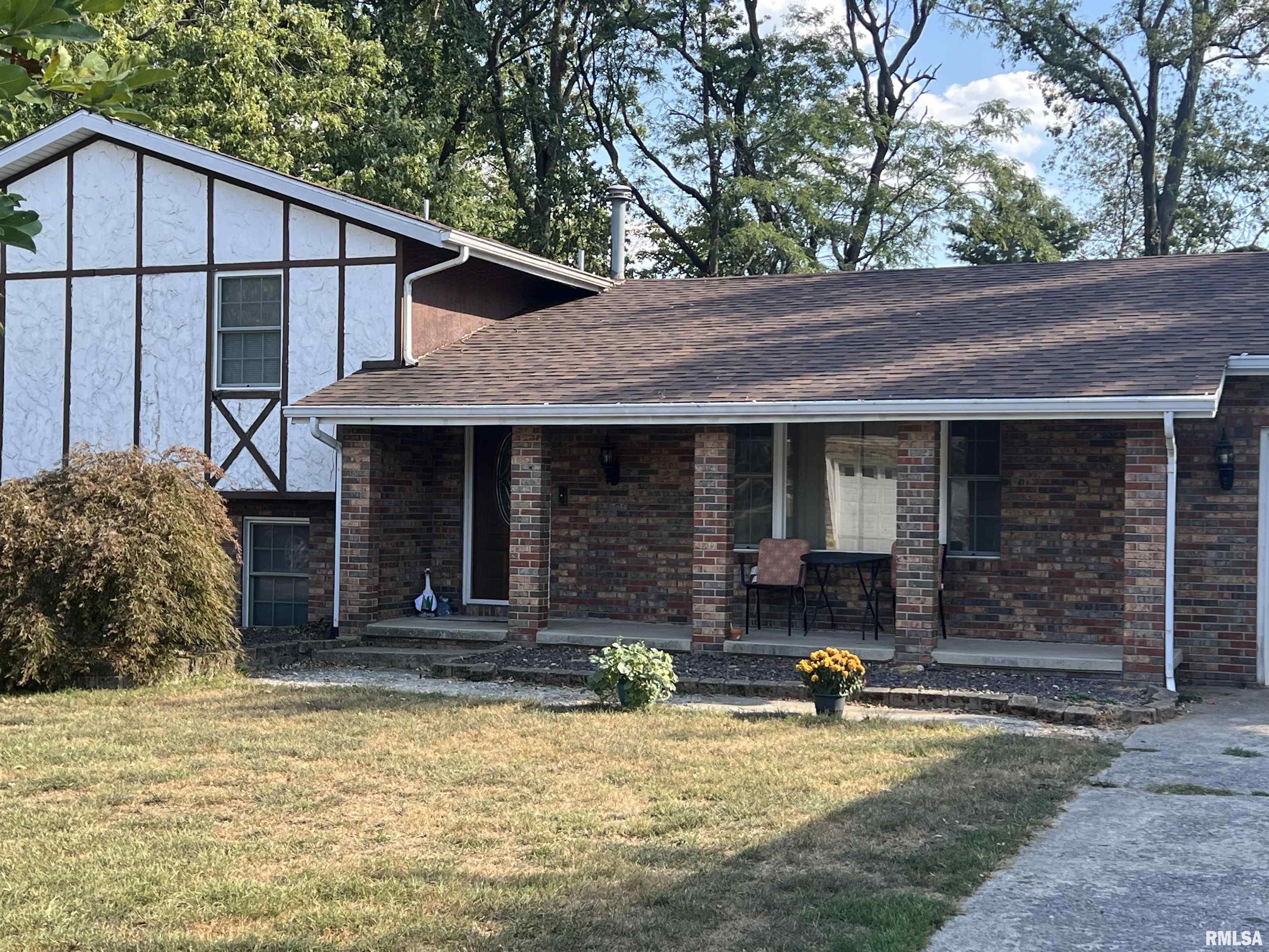 1413 Spruce Street Salem, IL 62881 - Photo 2 of 15