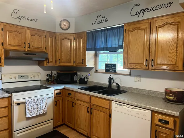 $180,000 | 1413 Spruce Street, Salem, IL 62881