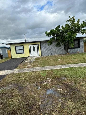 $3,200 | 5665 Daphne Drive, West Palm Beach, FL 33415