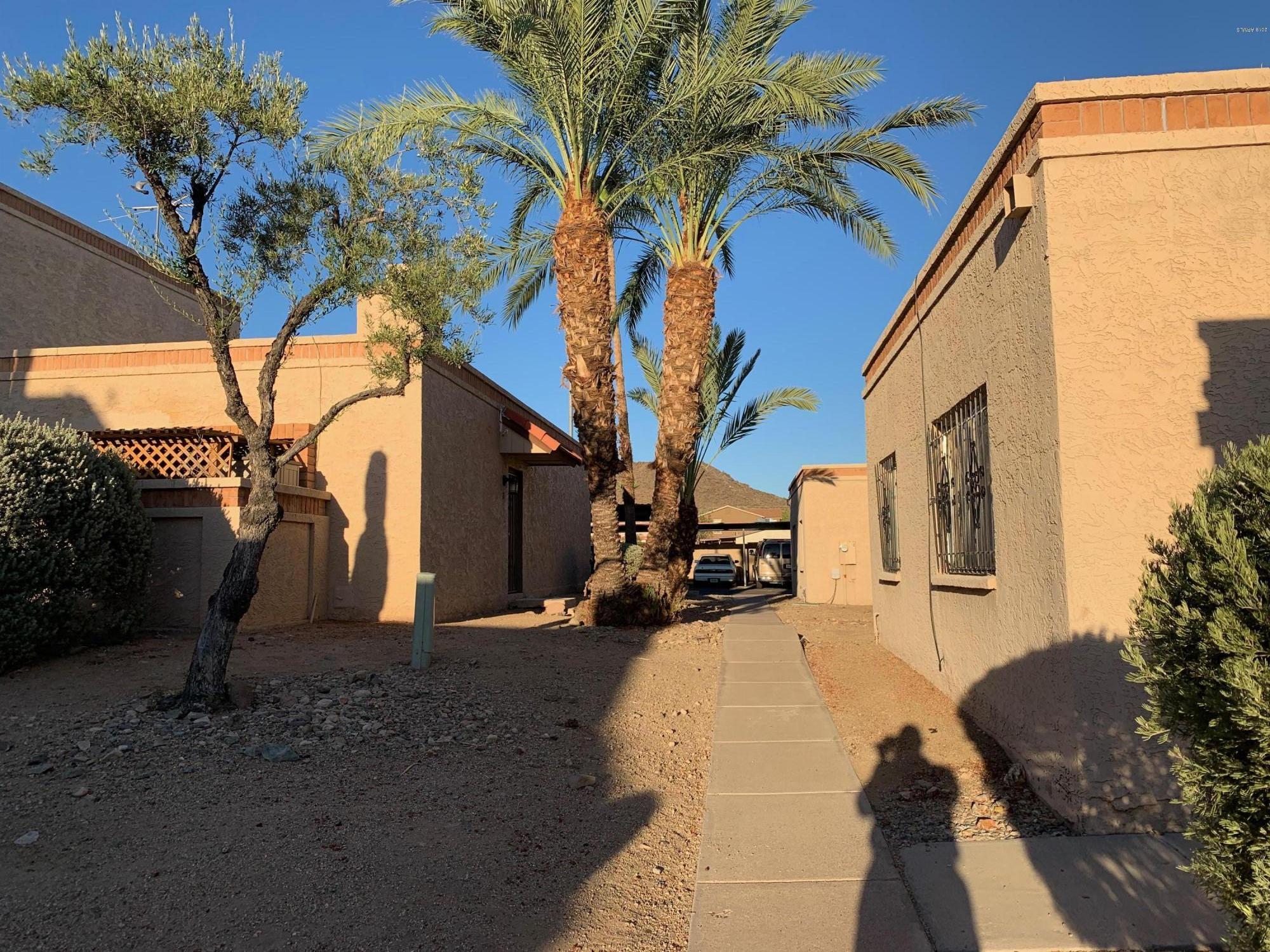 10411 North 11th Avenue, Unit 22 Phoenix, AZ 85021 - Photo 13 of 14 Walkway