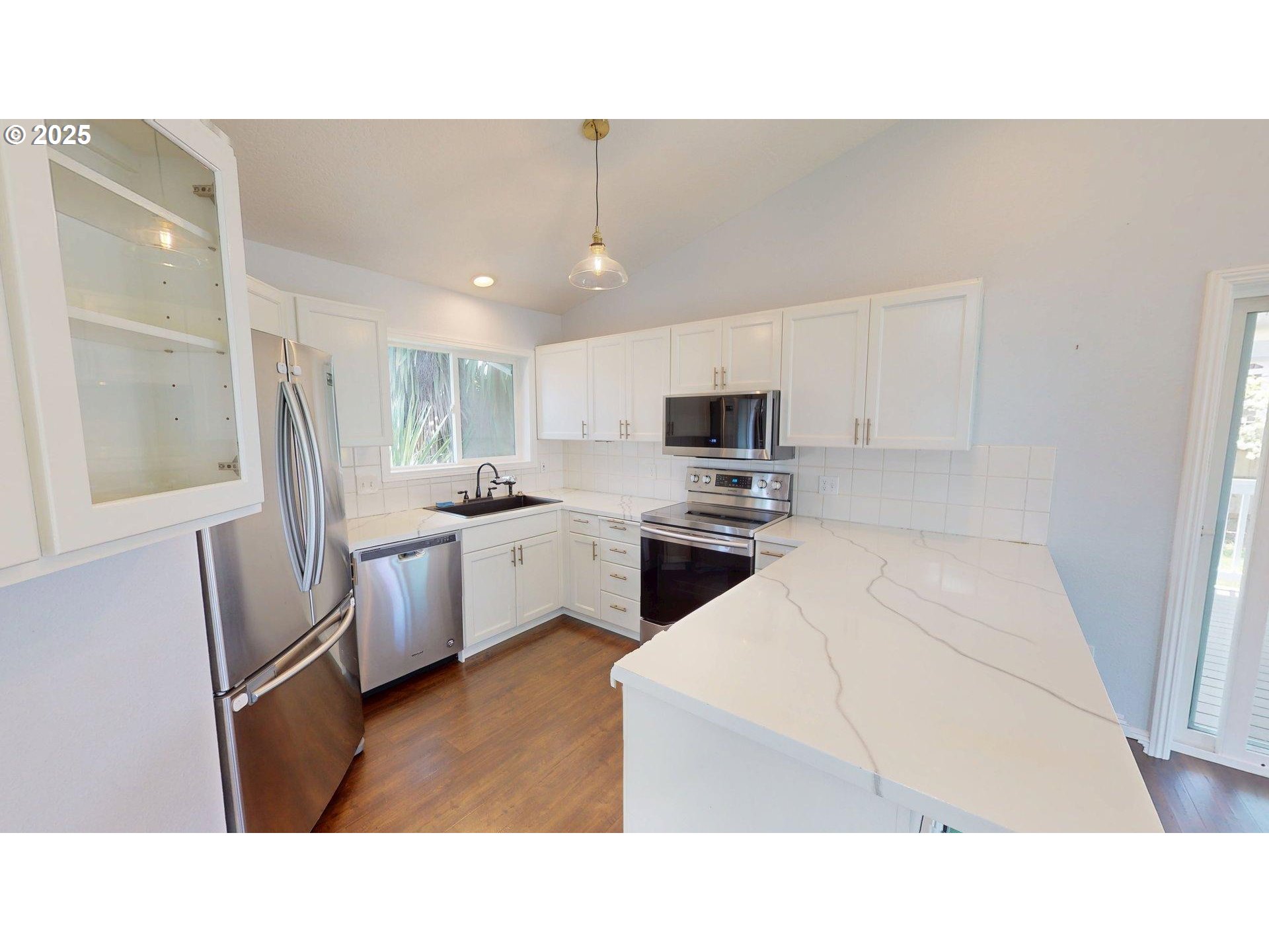 335 Mill Beach Road Brookings, OR 97415 - Photo 11 of 39 Kitchen