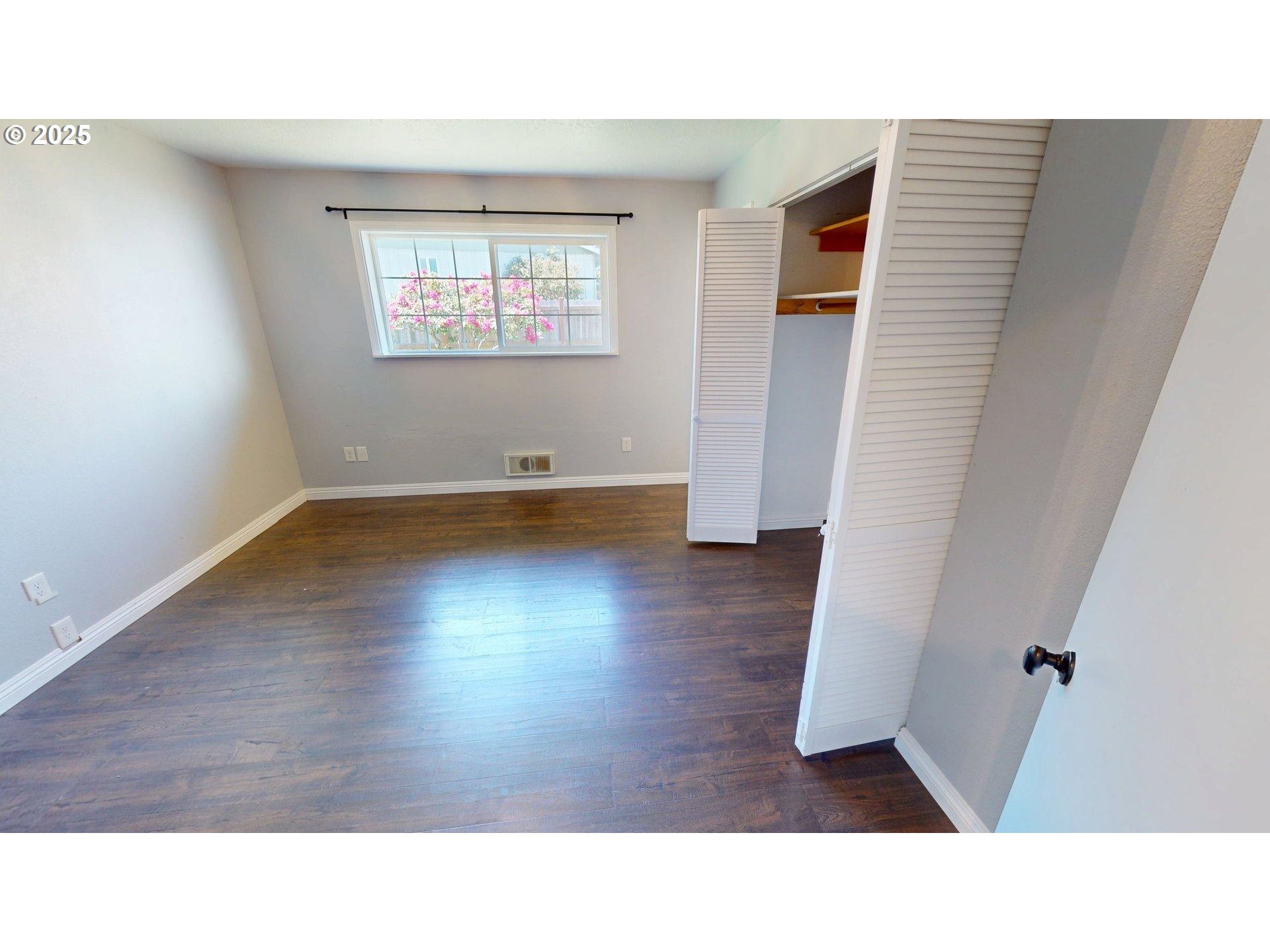 335 Mill Beach Road Brookings, OR 97415 - Photo 15 of 39 Primary Bedroom