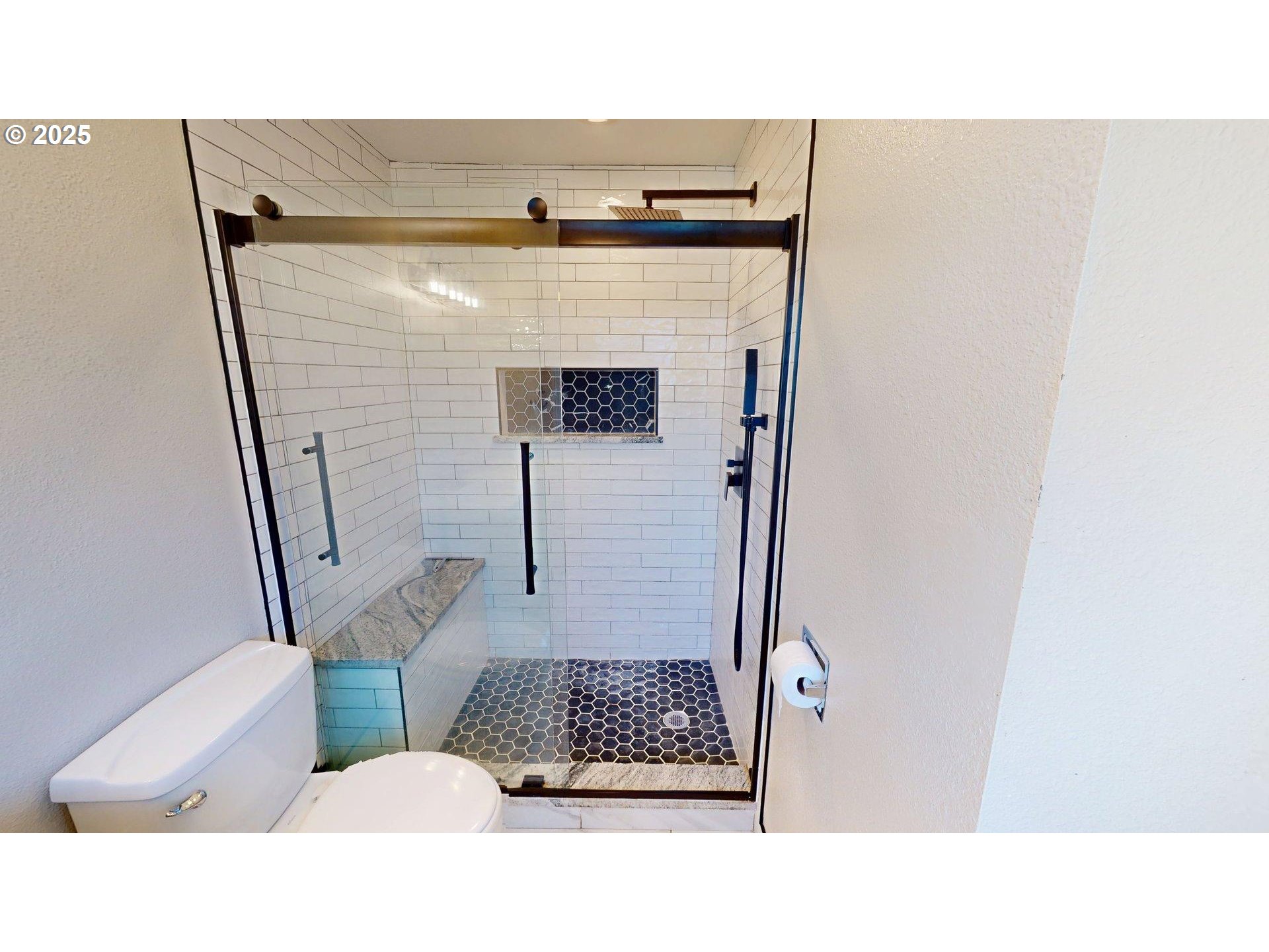 335 Mill Beach Road Brookings, OR 97415 - Photo 19 of 39 Primary Bedroom