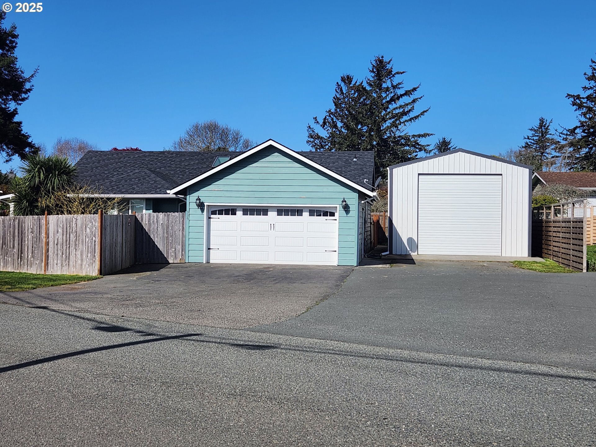 335 Mill Beach Road Brookings, OR 97415 - Photo 35 of 39 Driveway