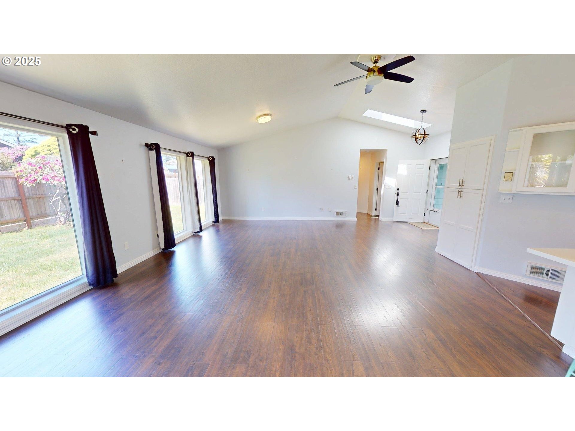 335 Mill Beach Road Brookings, OR 97415 - Photo 6 of 39 Living Room/Dining Room