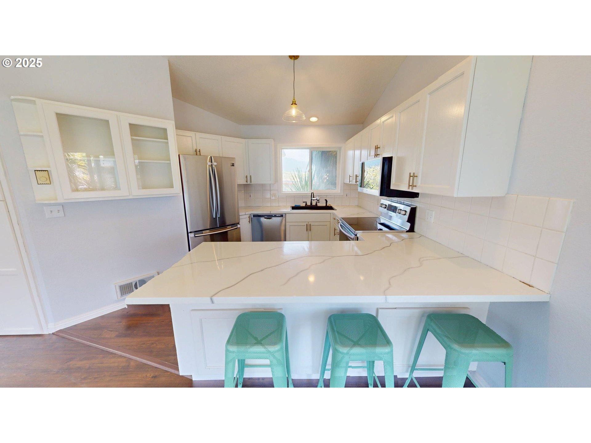 335 Mill Beach Road Brookings, OR 97415 - Photo 10 of 39 Kitchen