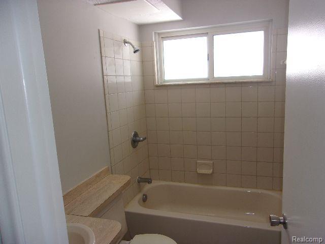 3611 Percy King Road Waterford, MI 48329 - Photo 8 of 11