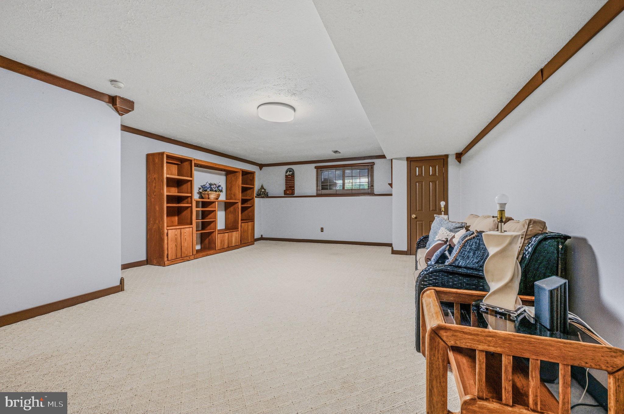 104 Balmoral Way Newark, DE 19702 - Photo 21 of 25 a living room with furniture and a window