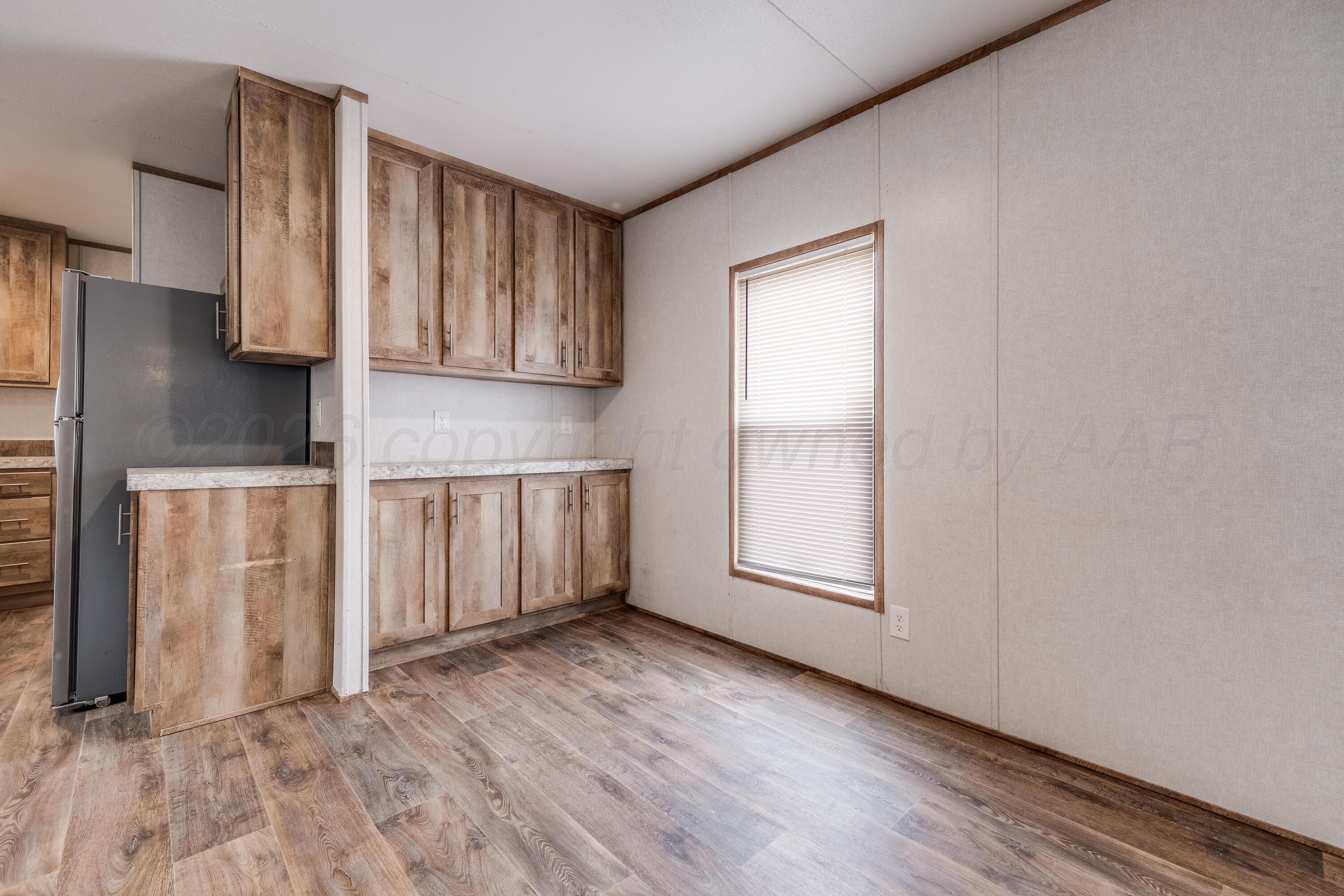 201 Ave R Sunray, TX 79086 - Photo 6 of 24 Dining Area