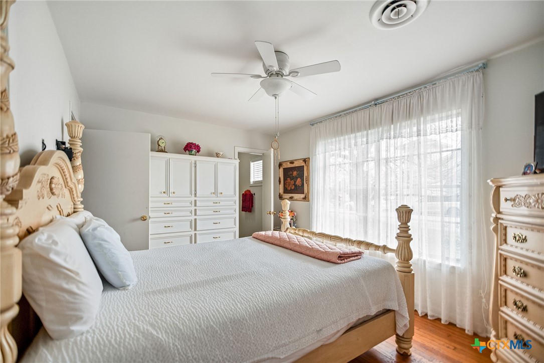 207 Williams Street Tivoli, TX 77990 - Photo 21 of 32 a bedroom with a bed and a window