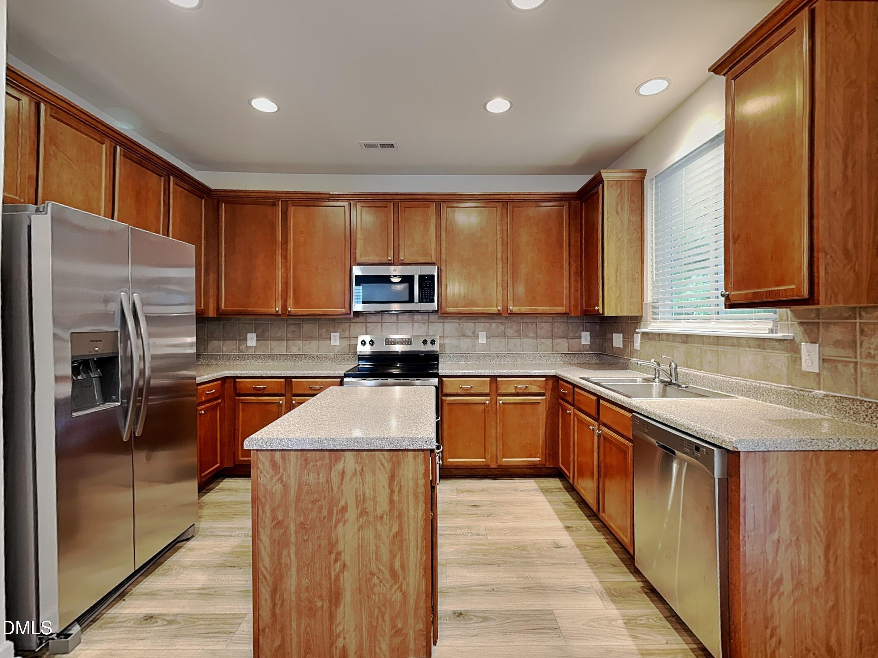 2809 Roundleaf Court Raleigh, NC 27604 - Photo 4 of 17 3_Image_bNW9GjXyBo