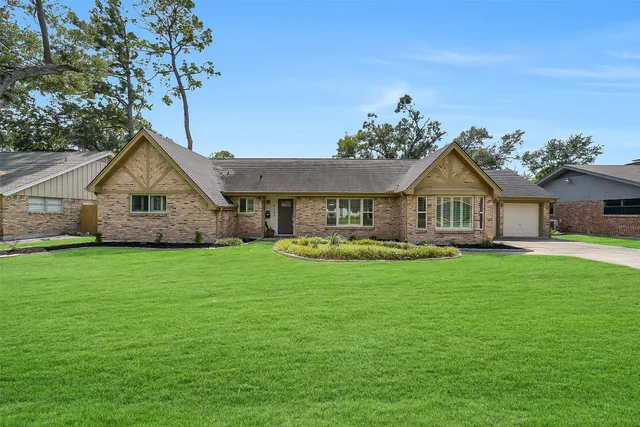 $2,700 | 10135 Knoboak Drive, Houston, TX 77080