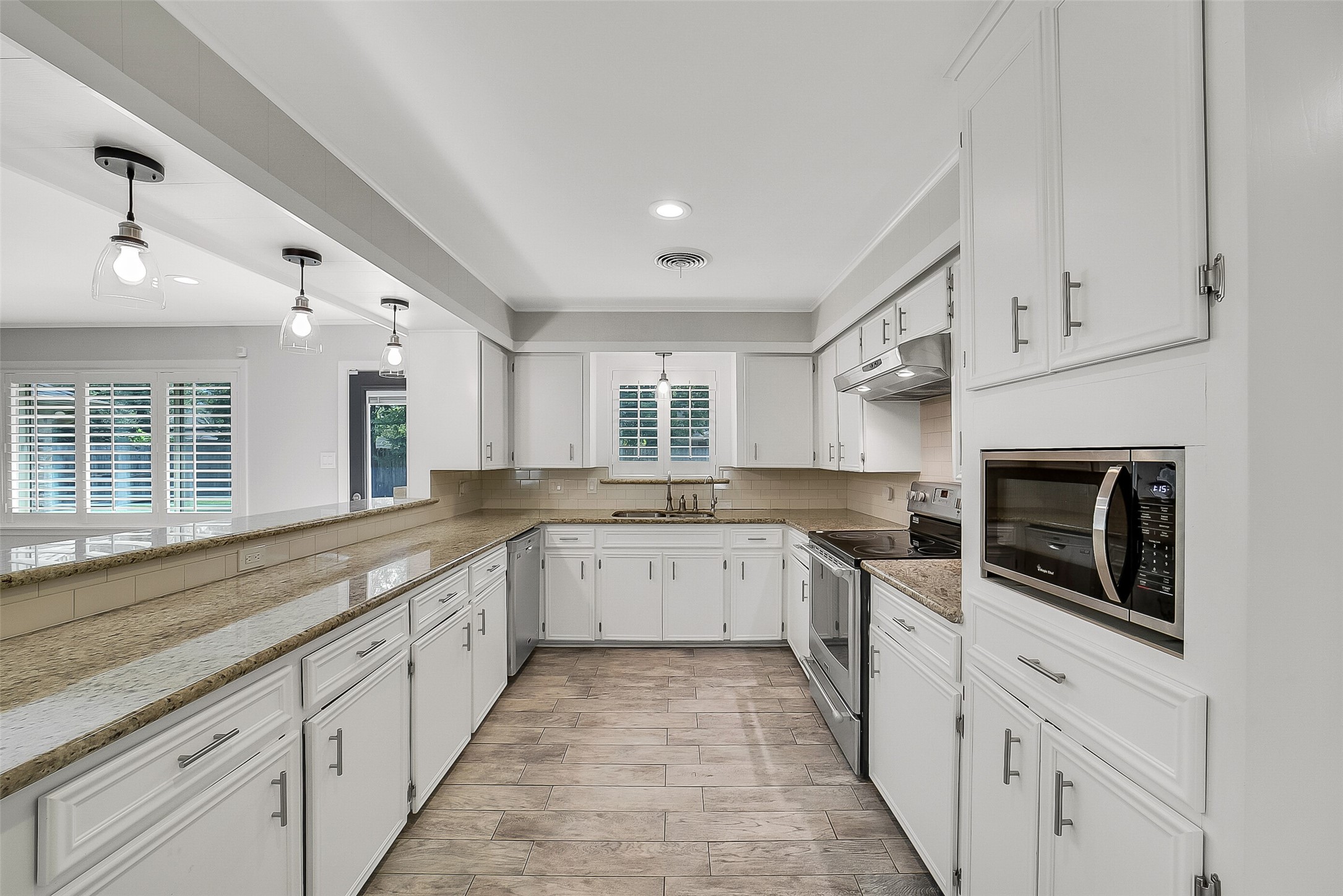 10135 Knoboak Drive Houston, TX 77080 - Photo 11 of 26 A closer up view of the kitchen highlighting its generous prep space and practical layout. The peninsula keeps the cook connected to the family room.