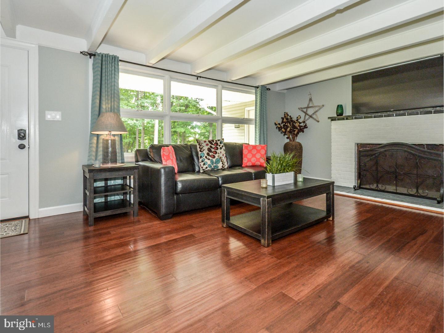 960 West Thatcher Road Quakertown, PA 18951 - Photo 2 of 25 Living Room