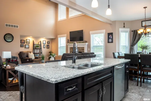 $525,000 | 1413 Stephanie Lane, Metamora, IL 61548