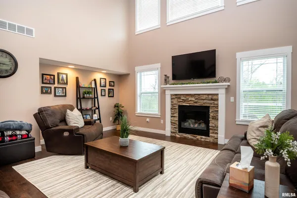 $525,000 | 1413 Stephanie Lane, Metamora, IL 61548