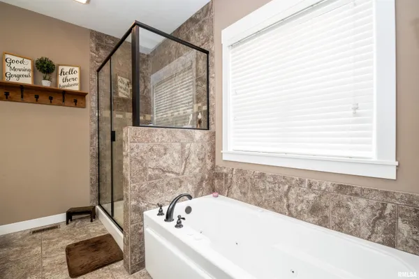 $525,000 | 1413 Stephanie Lane, Metamora, IL 61548