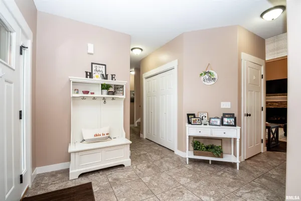 $525,000 | 1413 Stephanie Lane, Metamora, IL 61548