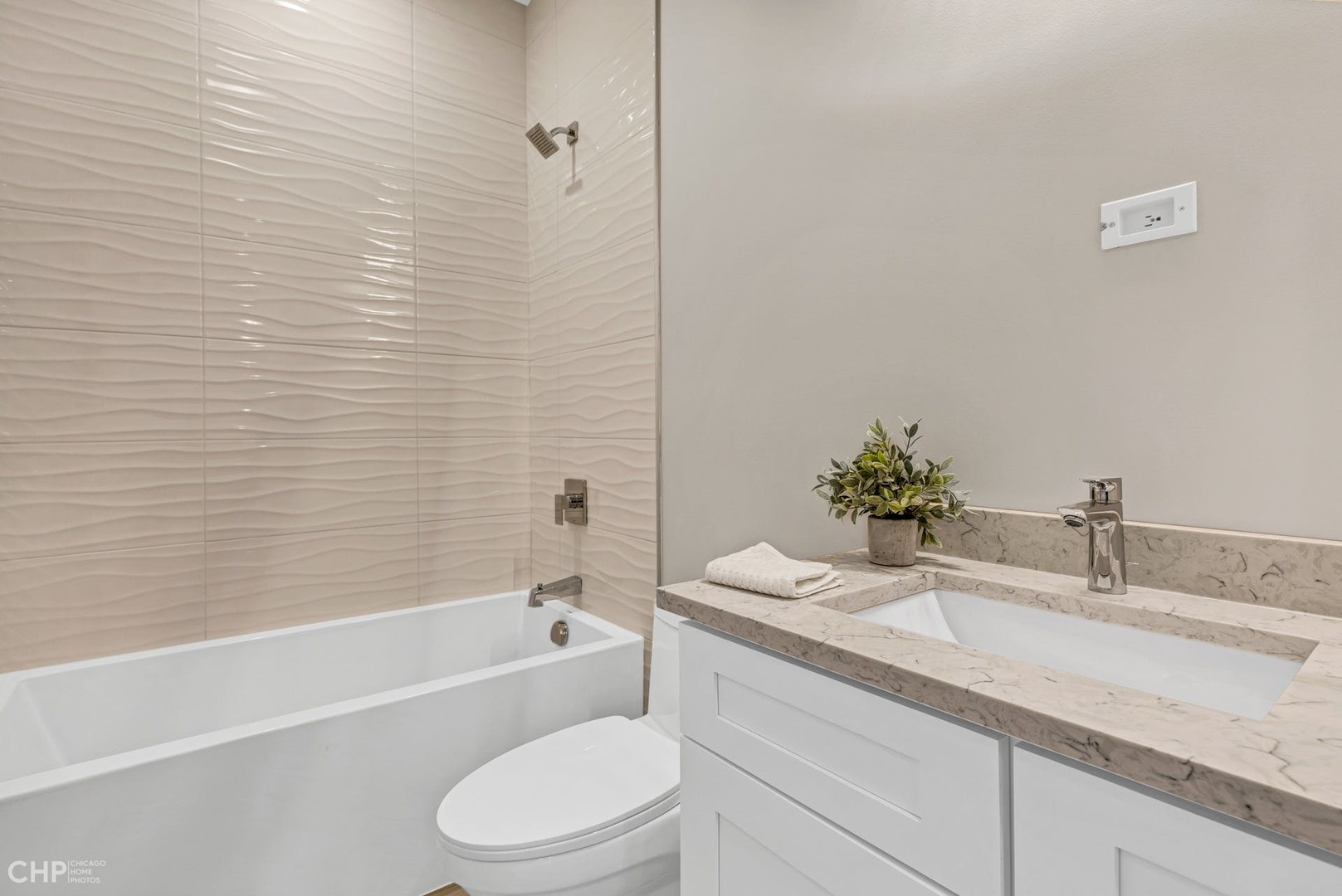 4101 South Drexel Boulevard, Unit 101 Chicago, IL 60653 - Photo 16 of 19 a bathroom with a granite countertop sink toilet and bathtub
