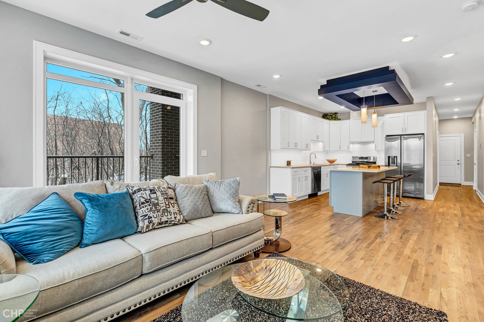 4101 South Drexel Boulevard, Unit 101 Chicago, IL 60653 - Photo 8 of 19 a living room with furniture and a large window