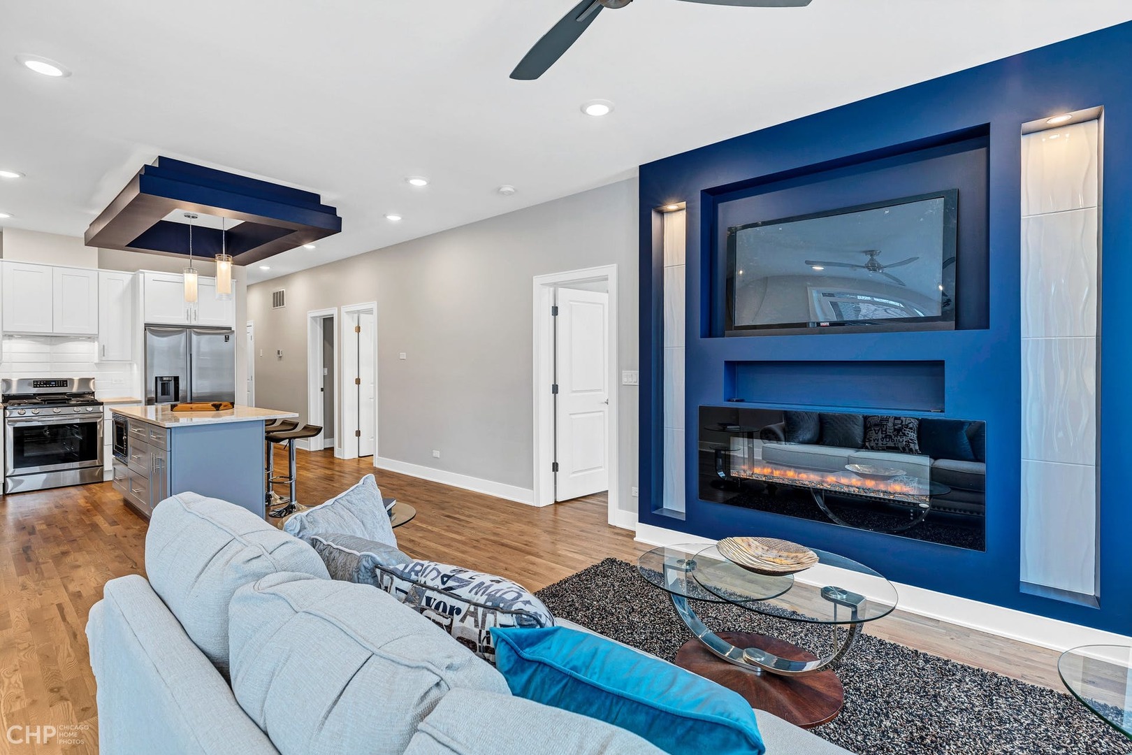 4101 South Drexel Boulevard, Unit 101 Chicago, IL 60653 - Photo 9 of 19 a living room with furniture and a wooden floor