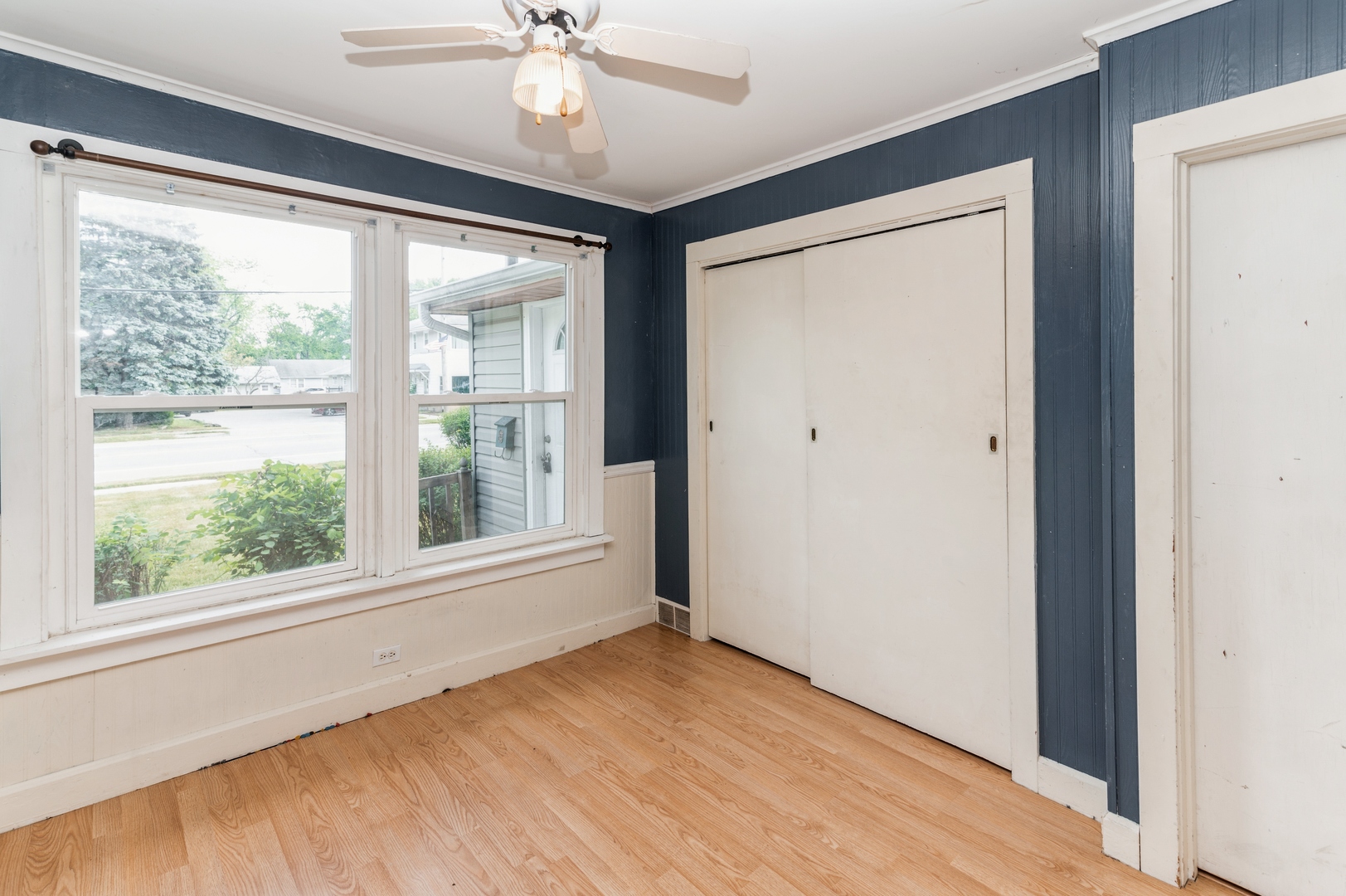 1350 Ridge Road Homewood, IL 60430 - Photo 7 of 10 a view of an empty room with a window
