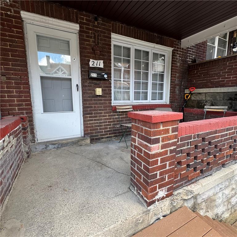 211 Chesterfield Road Pittsburgh, PA 15213 - Photo 2 of 14 Gallery Image 2